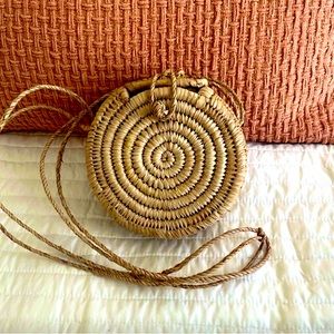 Hand woven unique Round woven crossbody bag !!! SO CUTE!! 💕💕